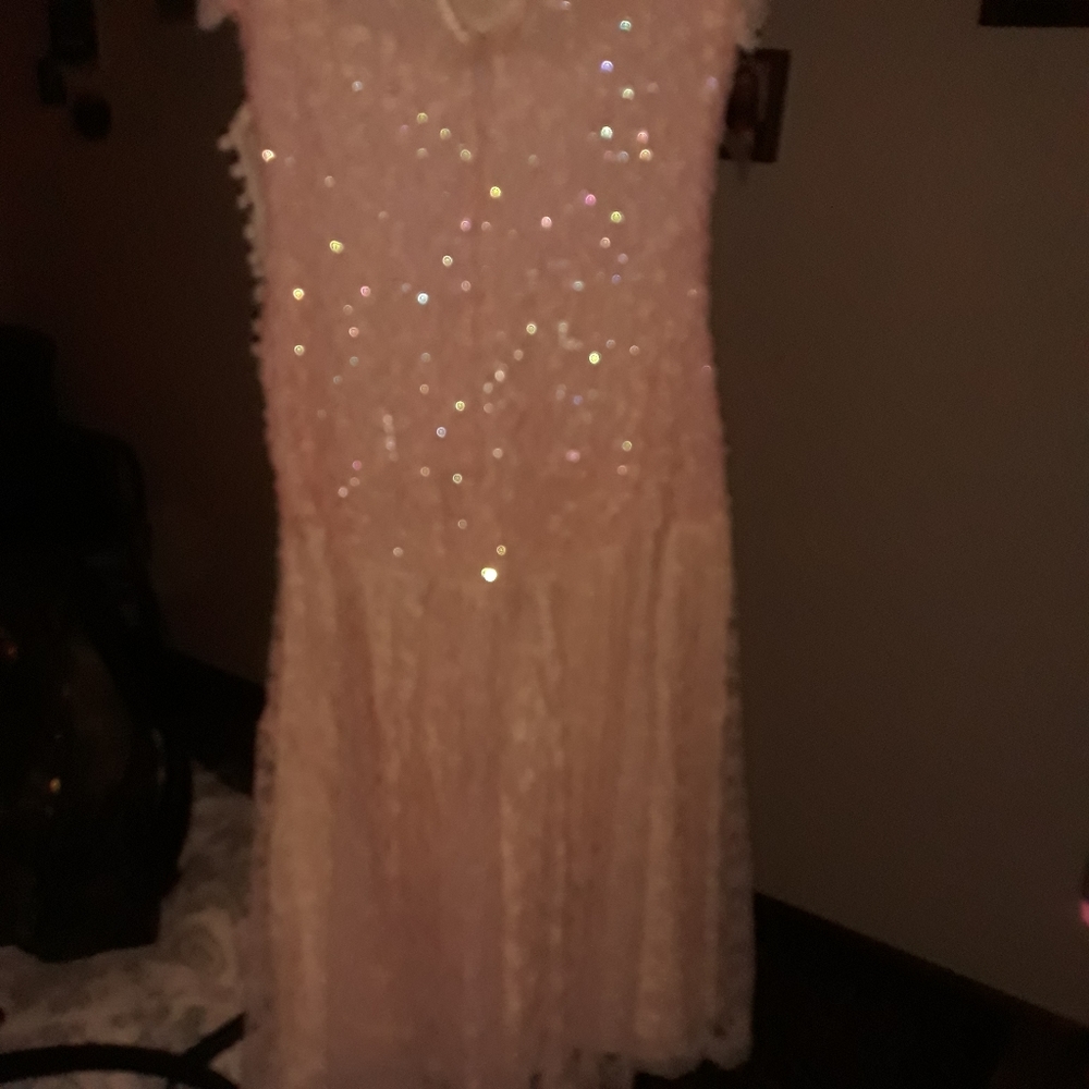 Dress very elegant with a beautiful accent soft pink and lace . Size8